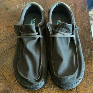 Men’s size 14 grey waterproof hey dudes only worn twice in good condition